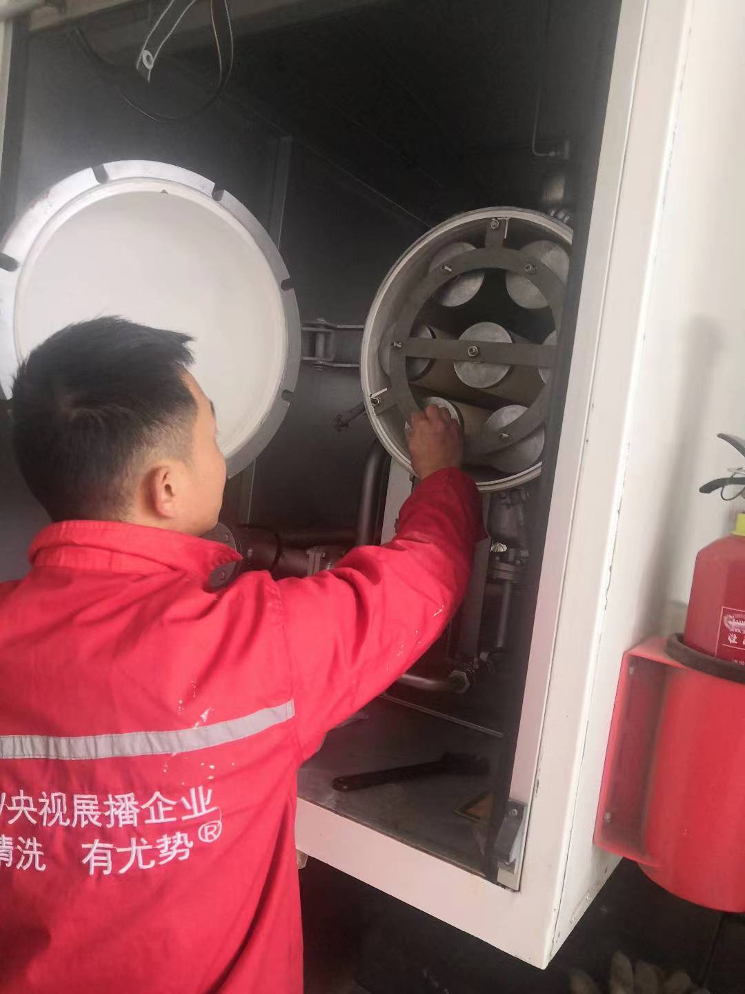 航煤罐车清洗养护(图2)