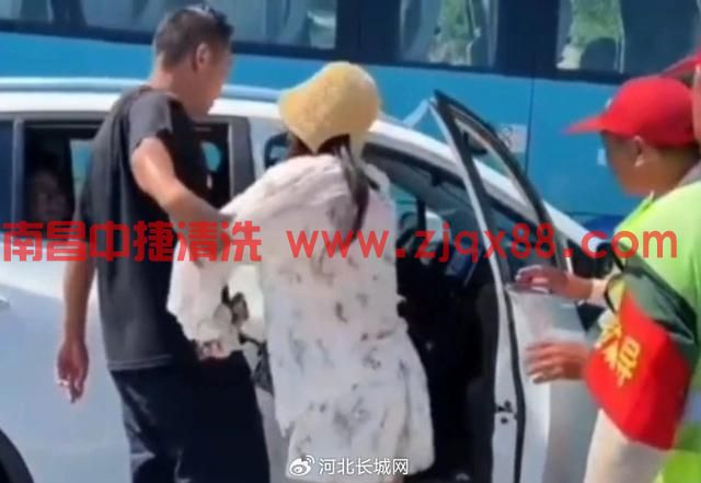 追究青岛打人女司机刑责,网友呼声该被听见(图2) 追究青岛打人女司机刑责,网友呼声该被听见(图2)