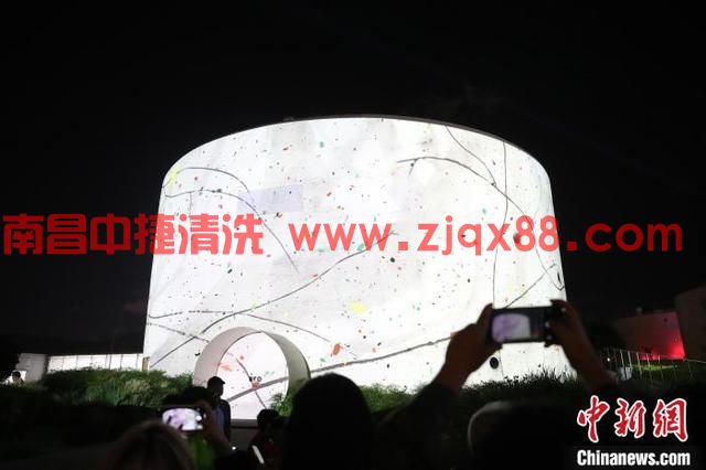 “油罐”变身“画卷” 林风眠、吴冠中大师作品奏响“光影乐章”(图1) “油罐”变身“画卷” 林风眠、吴冠中大师作品奏响“光影乐章”(图1)