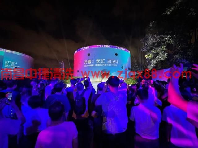 美翻!大师“光影画”上墙,这里的油罐又“出圈”了(图1) 美翻!大师“光影画”上墙,这里的油罐又“出圈”了(图1)